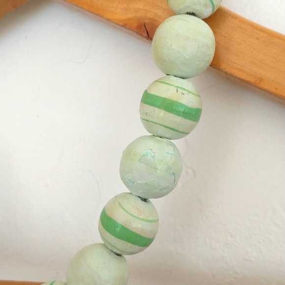 Vintage lacquer mod boho beaded necklace - Picture 2 of 4